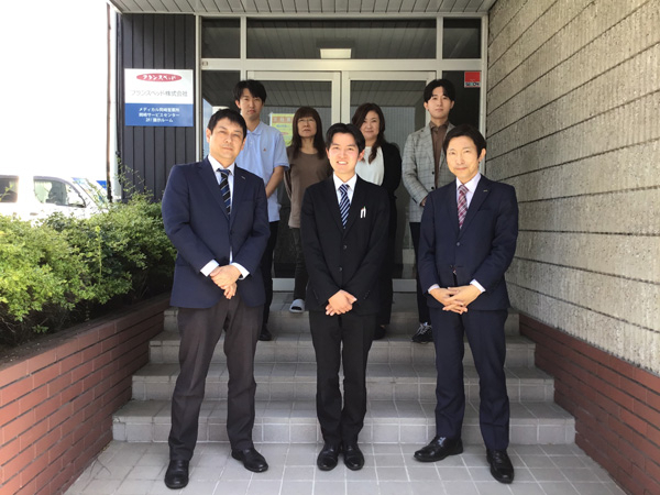 メディカル岡崎営業所の集合写真