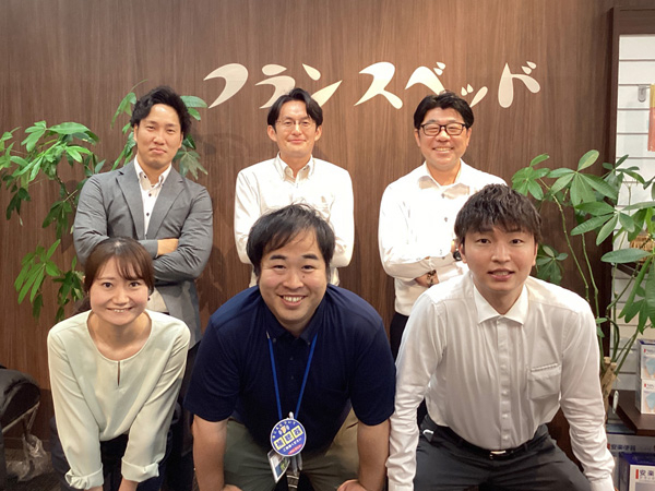 メディカル大阪営業所の集合写真