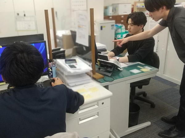 メディカル大阪東営業所の内観2