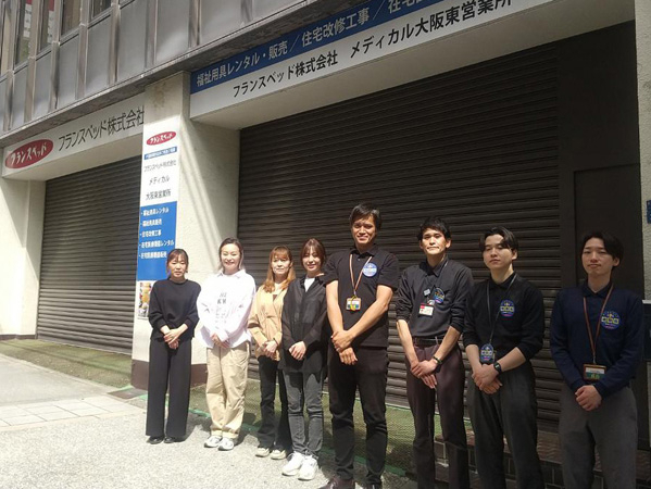 メディカル大阪東営業所の集合写真