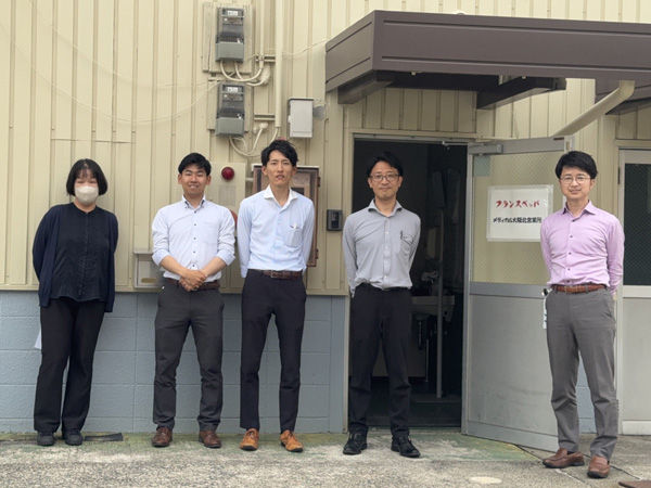 メディカル大阪北営業所の集合写真