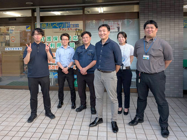 メディカル大阪中央営業所の集合写真