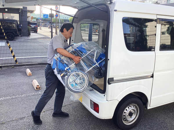 メディカル神戸営業所の積み込みの様子