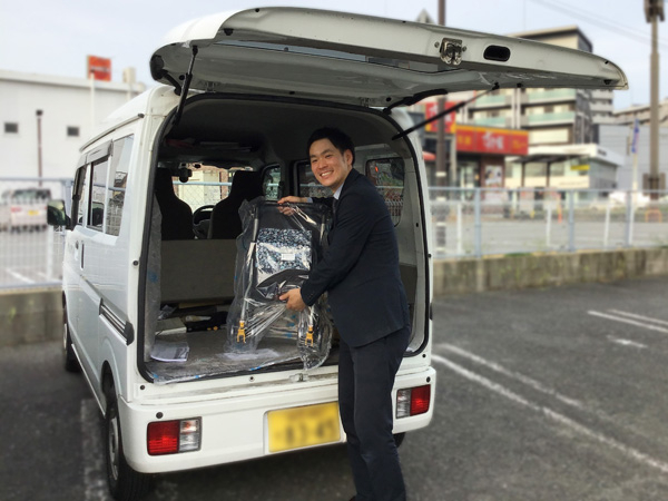 メディカル福岡営業所の積み込みの様子