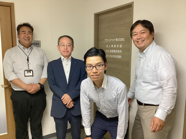 メディカル六本木営業所の集合写真