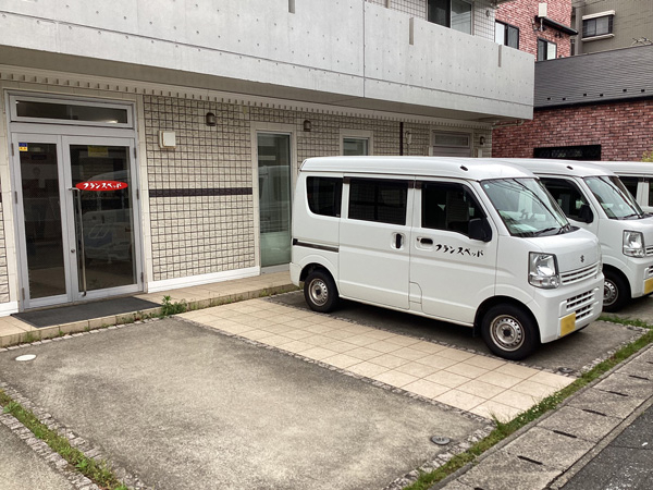メディカル市川営業所の外観