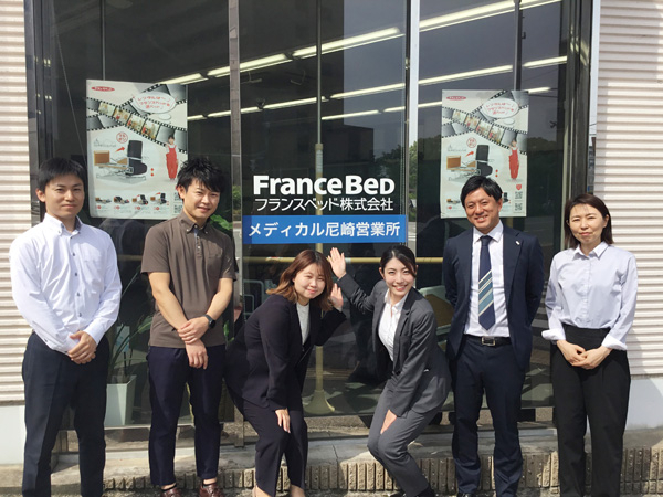メディカル尼崎営業所の集合写真