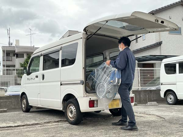 メディカル調布営業所の積込みの様子