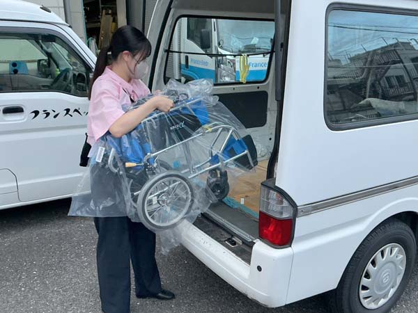 メディカル大和営業所 積み込みの様子