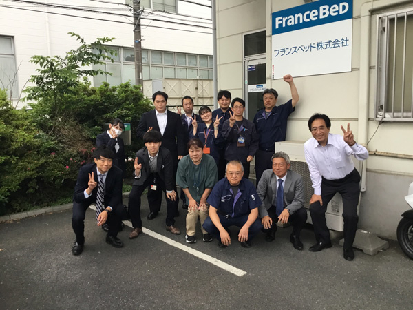 メディカル大和営業所の集合写真
